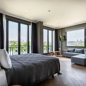 Petrion Hotel